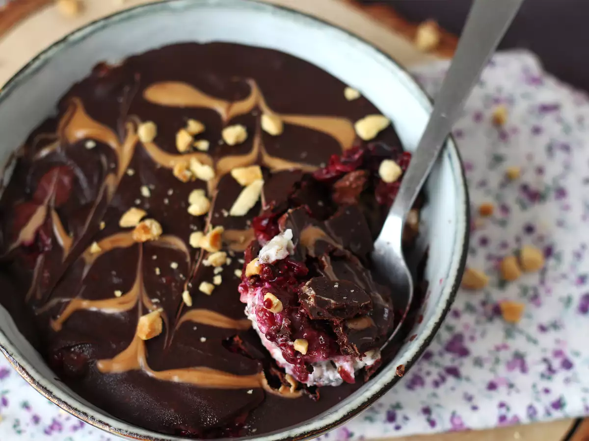 Overnight oat buah merah dan cokelat, sarapan yang sehat dan mengenyangkan! - foto 2