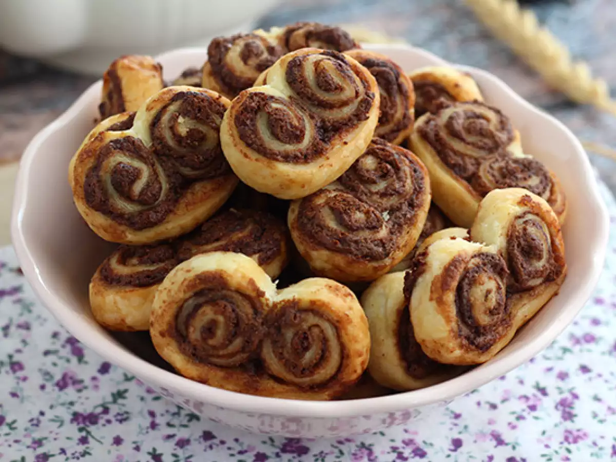 Palmier Pastry dengan Olesan Cokelat