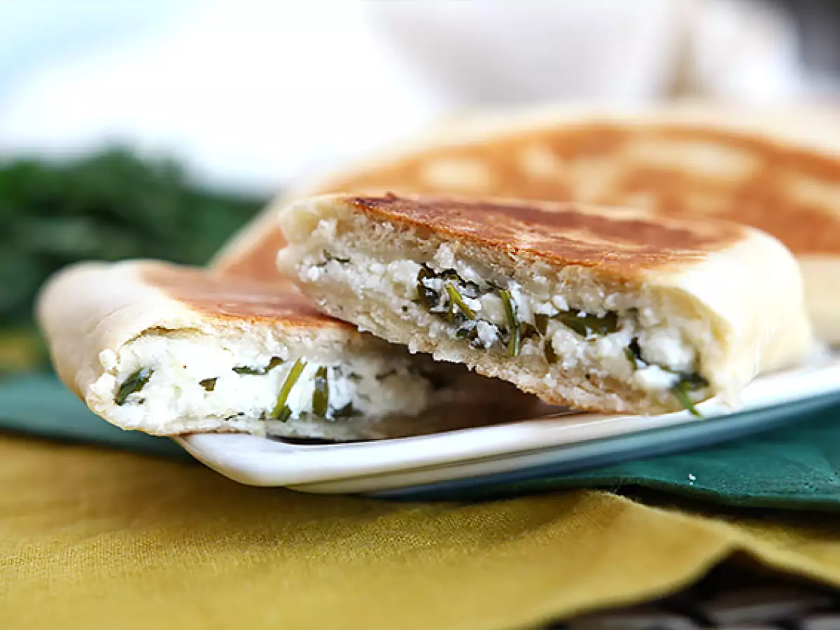 Pancake Turki yang diisi dengan feta, lemon, dan peterseli - Gözleme - foto 3