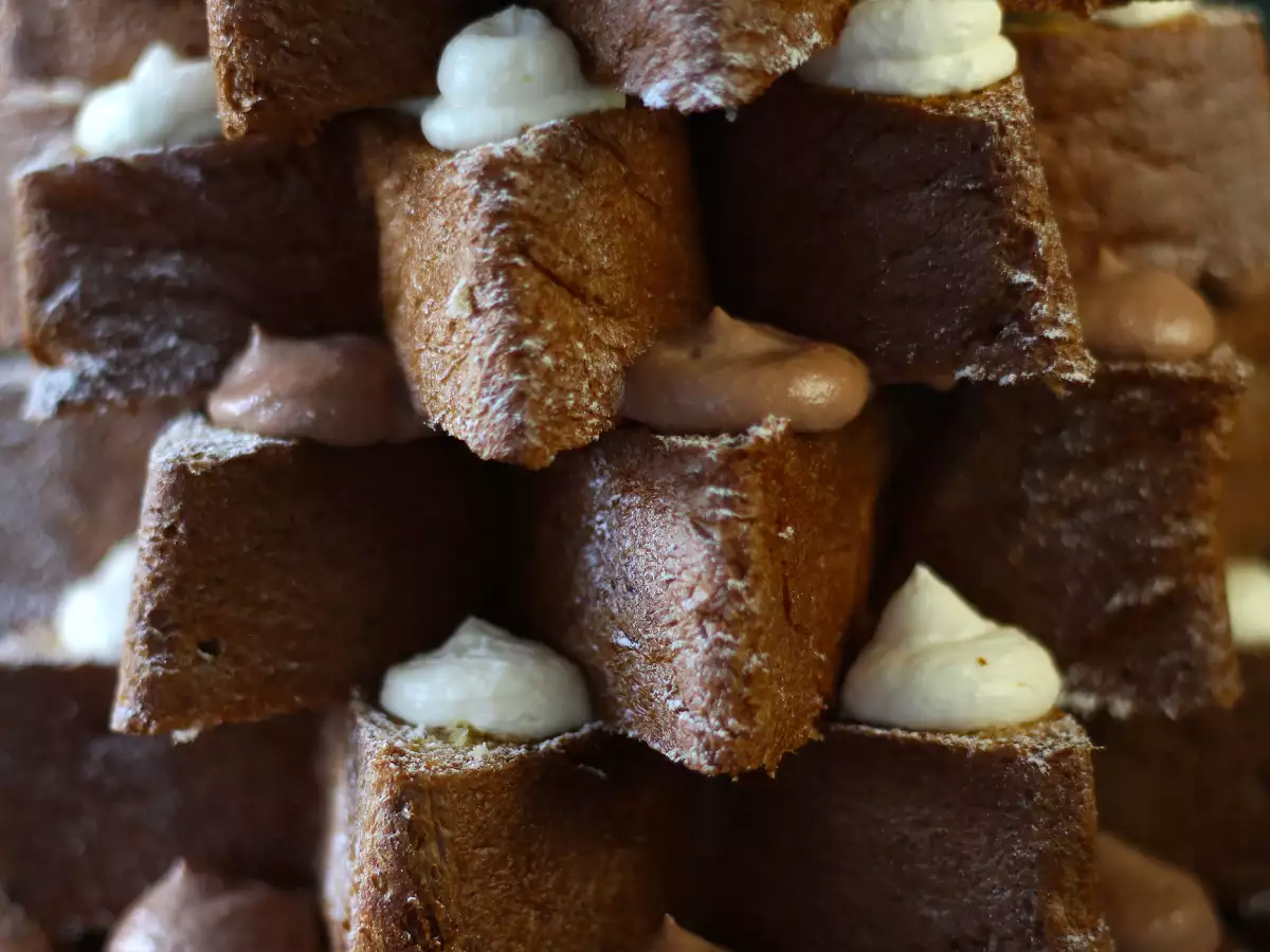 Pandoro Isi Krim Nutella dan Krim Vanila Berbentuk Pohon Natal - foto 2
