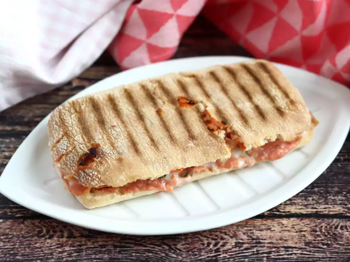 Panini Salmon, Mozzarella, dan Dill - foto 4