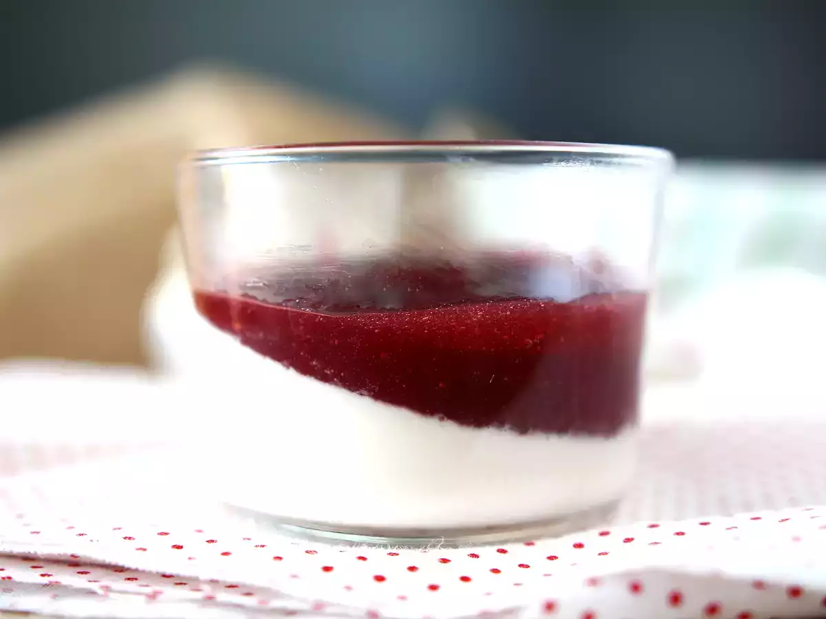 Panna cotta dengan coulis berry - foto 2