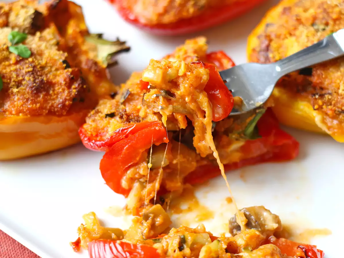 Paprika isi vegetarian panggang: resep mudah dan lezat dengan sayuran dan keju mozzarella - foto 5
