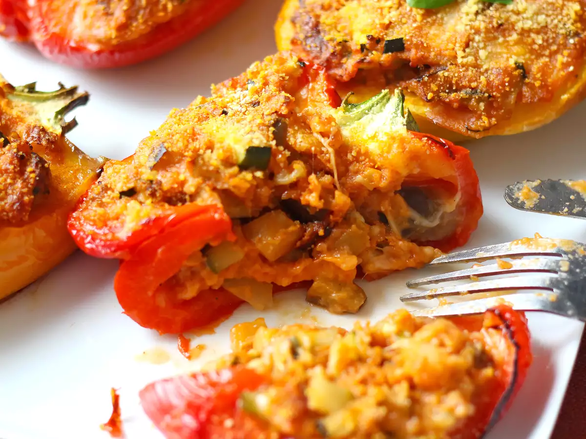 Paprika isi vegetarian panggang: resep mudah dan lezat dengan sayuran dan keju mozzarella - foto 6