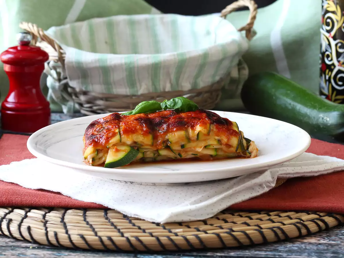 Parmigiana zucchini dengan air fryer: cepat, ringan, dan renyah - foto 2
