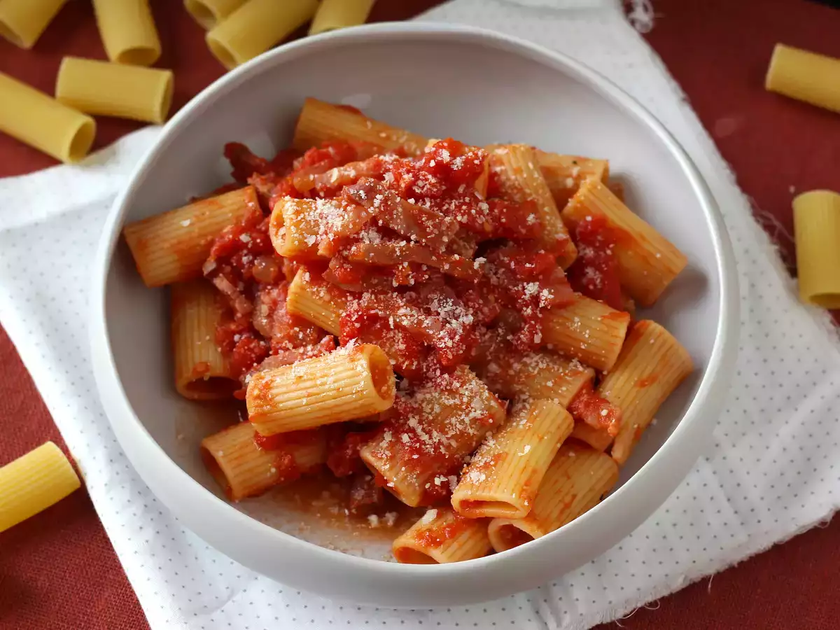 Pasta all'amatriciana, resep tradisional yang dijelaskan langkah demi langkah - foto 3