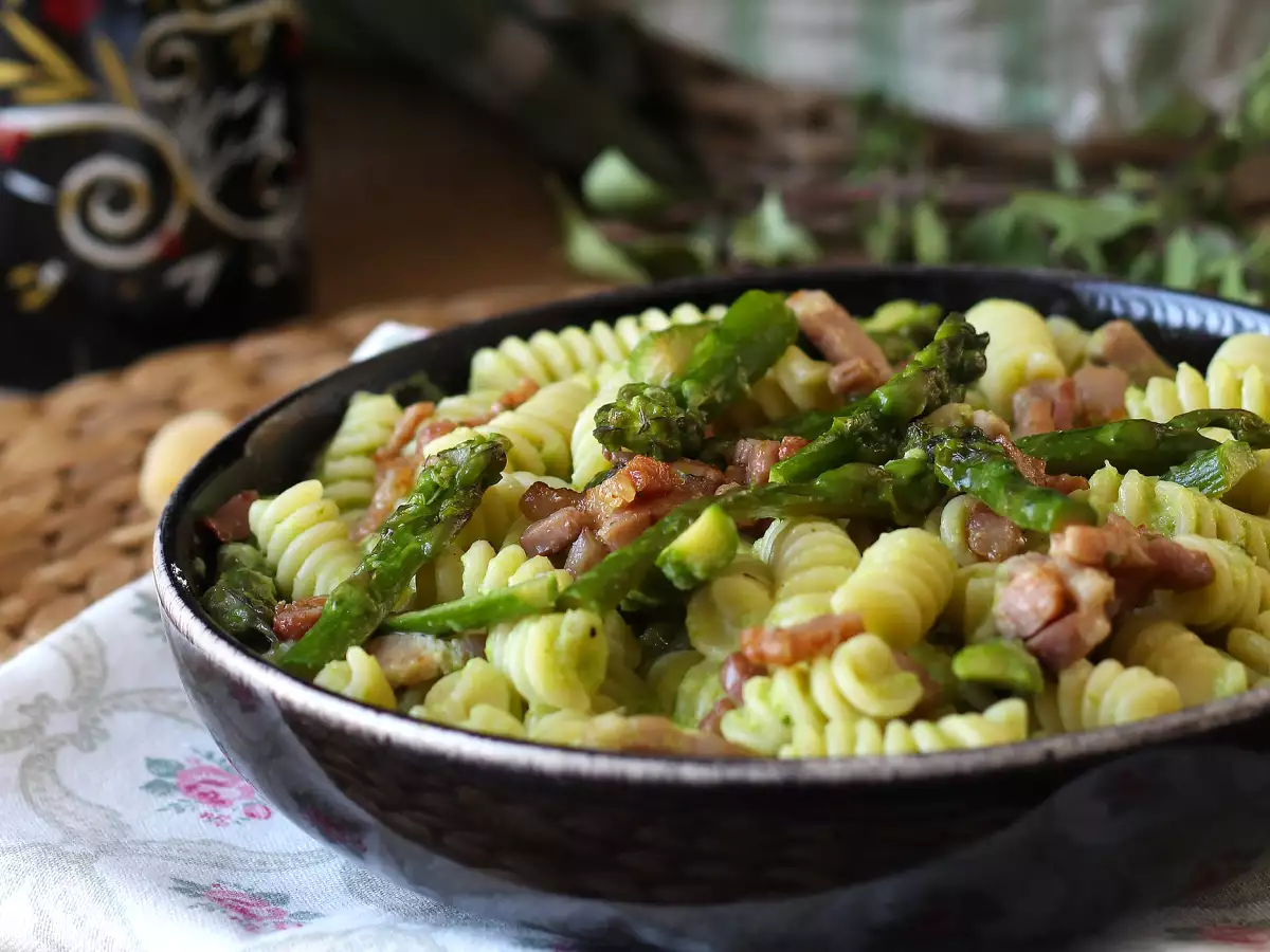 Pasta asparagus dan bacon yang lembut: resep yang mudah dan lezat - foto 3