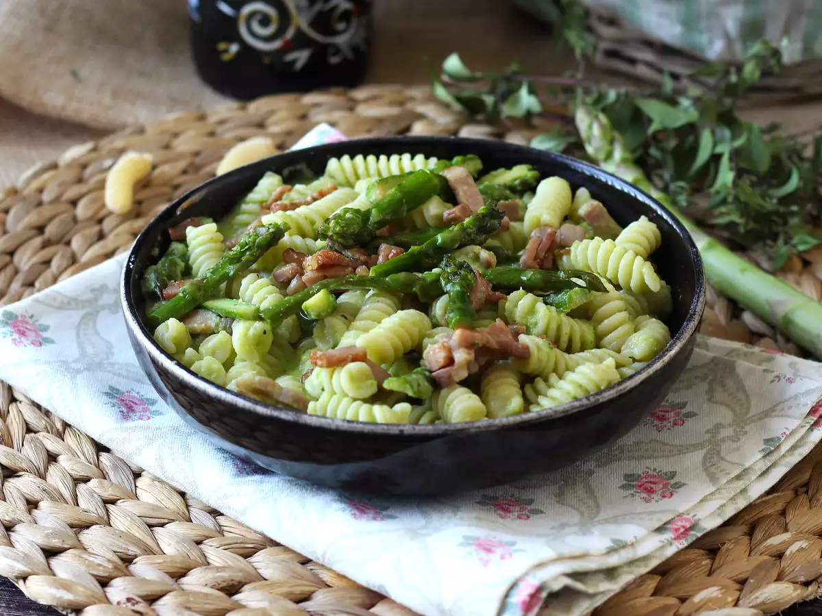 Pasta asparagus dan bacon yang lembut: resep yang mudah dan lezat - foto 4