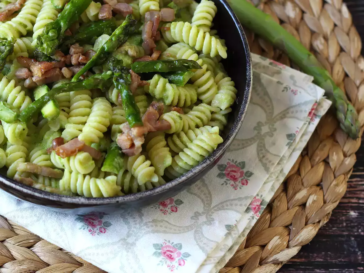 Pasta asparagus dan bacon yang lembut: resep yang mudah dan lezat - foto 5