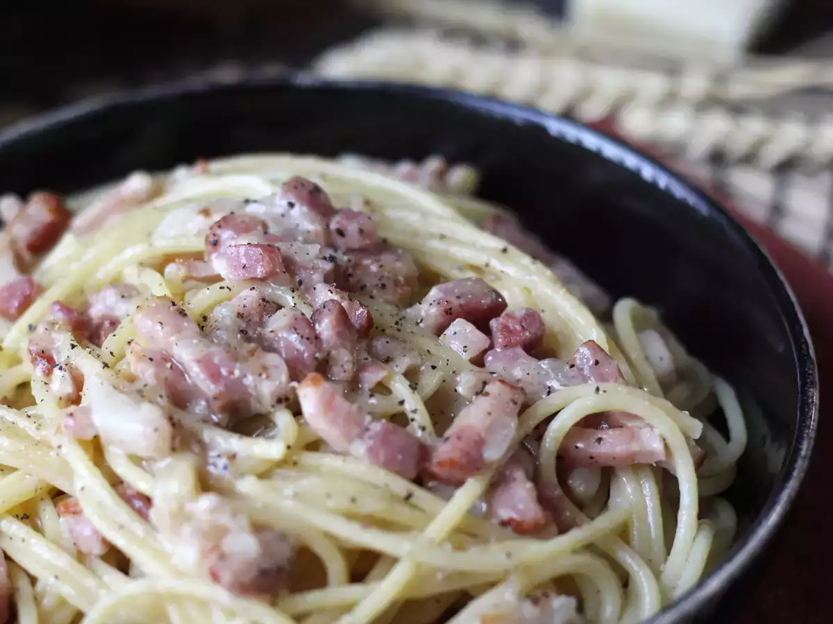 Pasta dengan bacon: mudah, murah dan lembut - foto 2