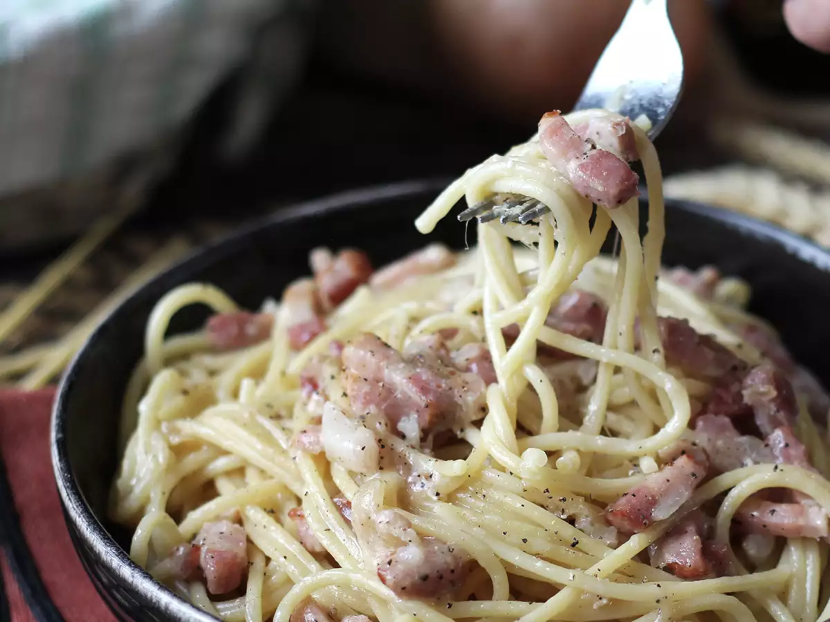 Pasta dengan bacon: mudah, murah dan lembut - foto 3