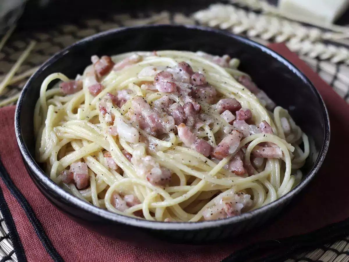 Pasta dengan bacon: mudah, murah dan lembut - foto 4