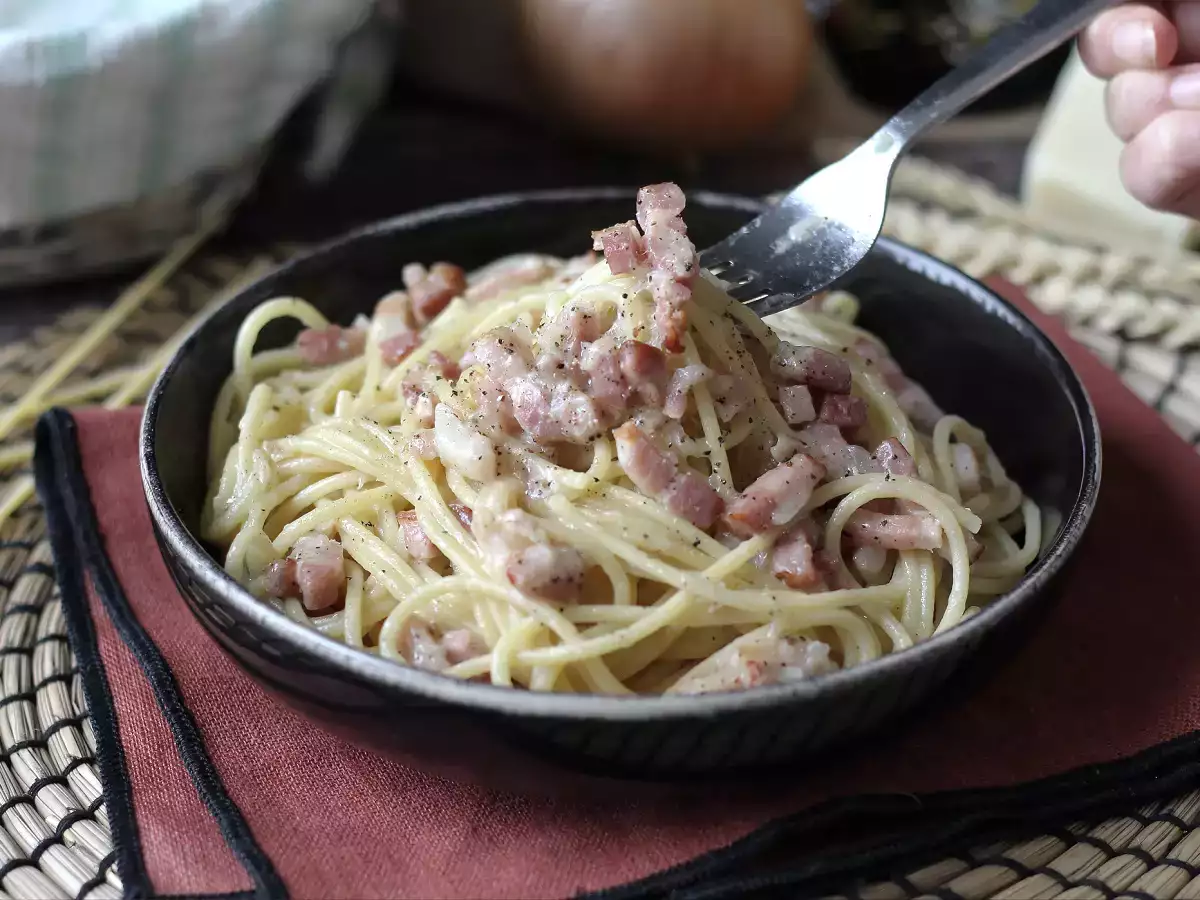 Pasta dengan bacon: mudah, murah dan lembut - foto 6