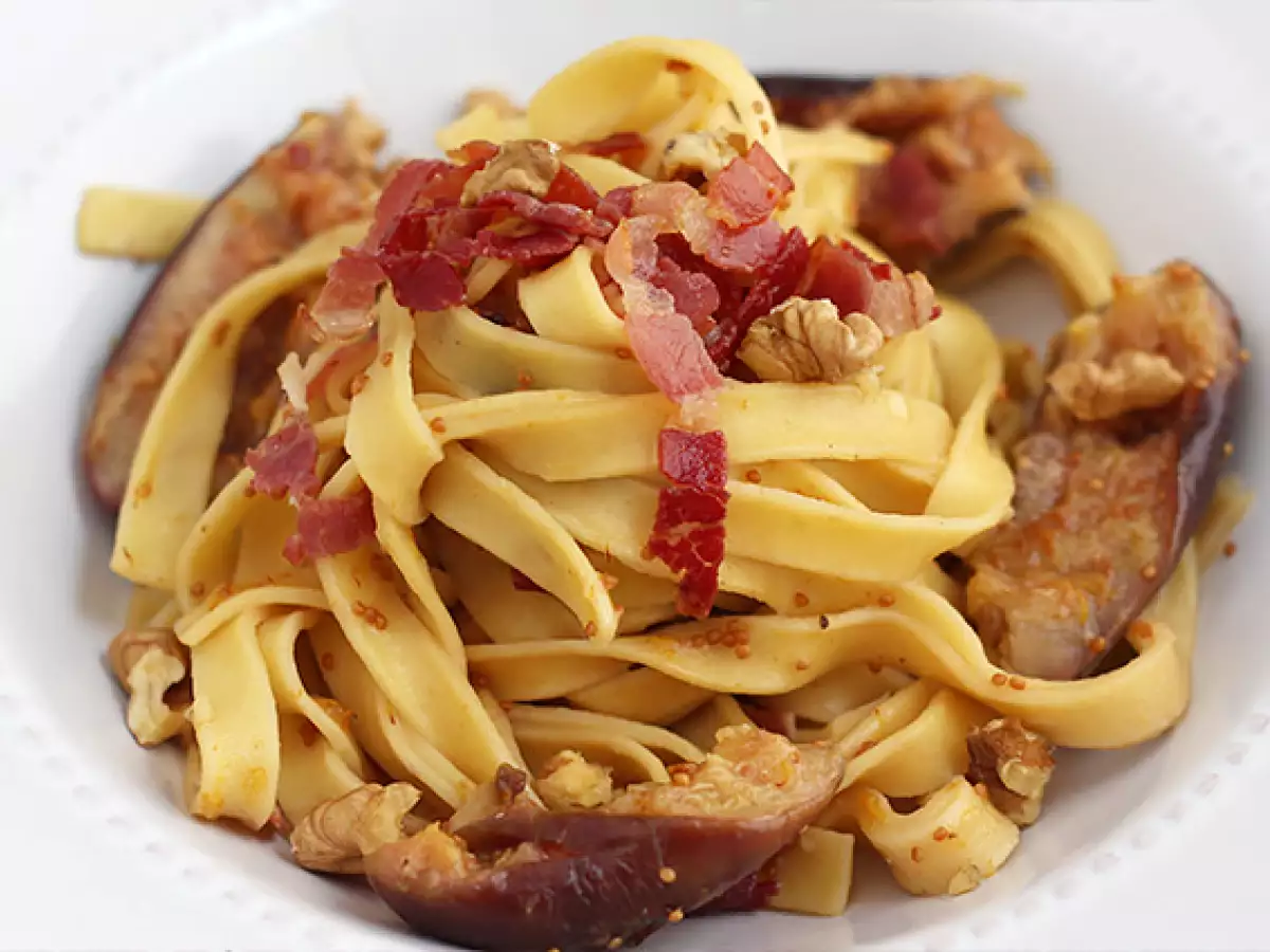 Pasta dengan buah ara dan pancetta - foto 2