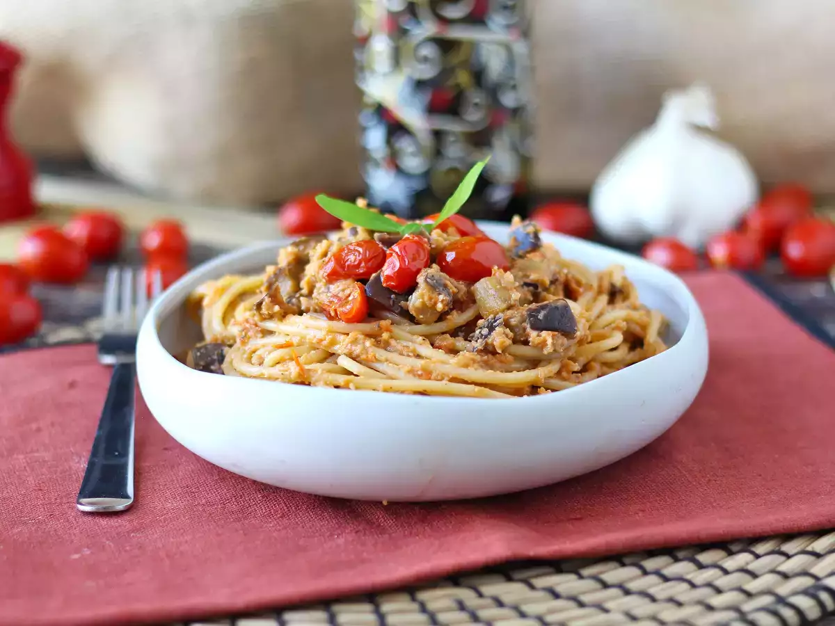 Pasta dengan krim terong dan tomat ceri: resep sederhana dan lezat - foto 5