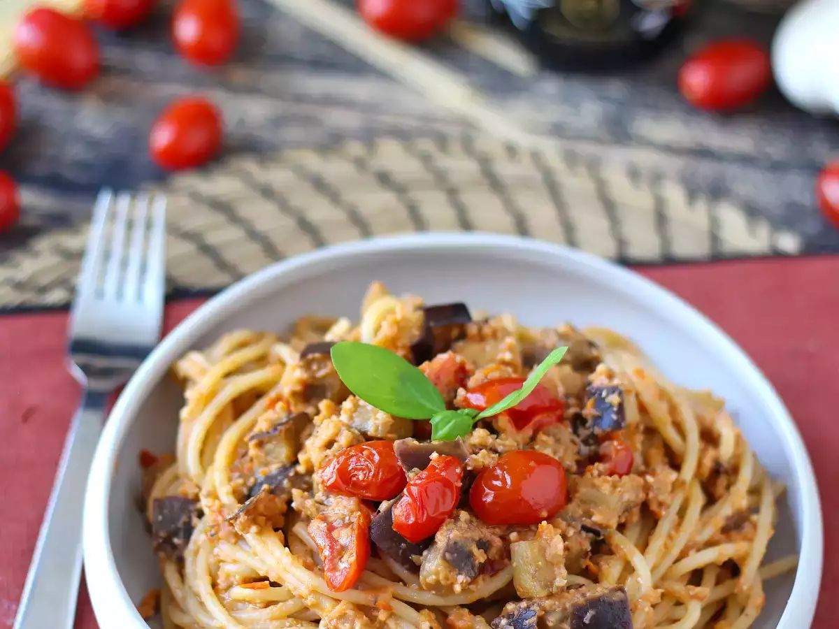 Pasta dengan krim terong dan tomat ceri: resep sederhana dan lezat - foto 6