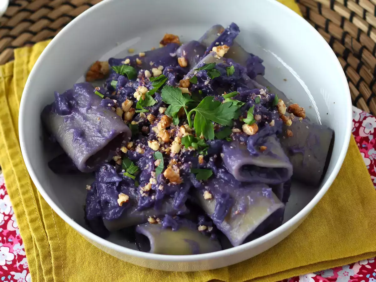 Pasta dengan kubis merah dan kenari, hidangan pertama yang terlihat enak dan mudah disiapkan - foto 5