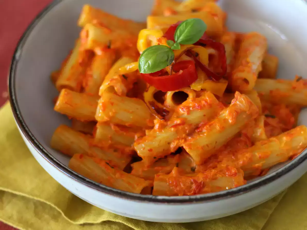 Pasta dengan paprika dan philadelphia: lembut, cepat, dan lezat - foto 3