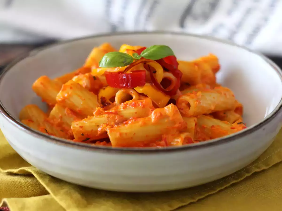 Pasta dengan paprika dan philadelphia: lembut, cepat, dan lezat - foto 4