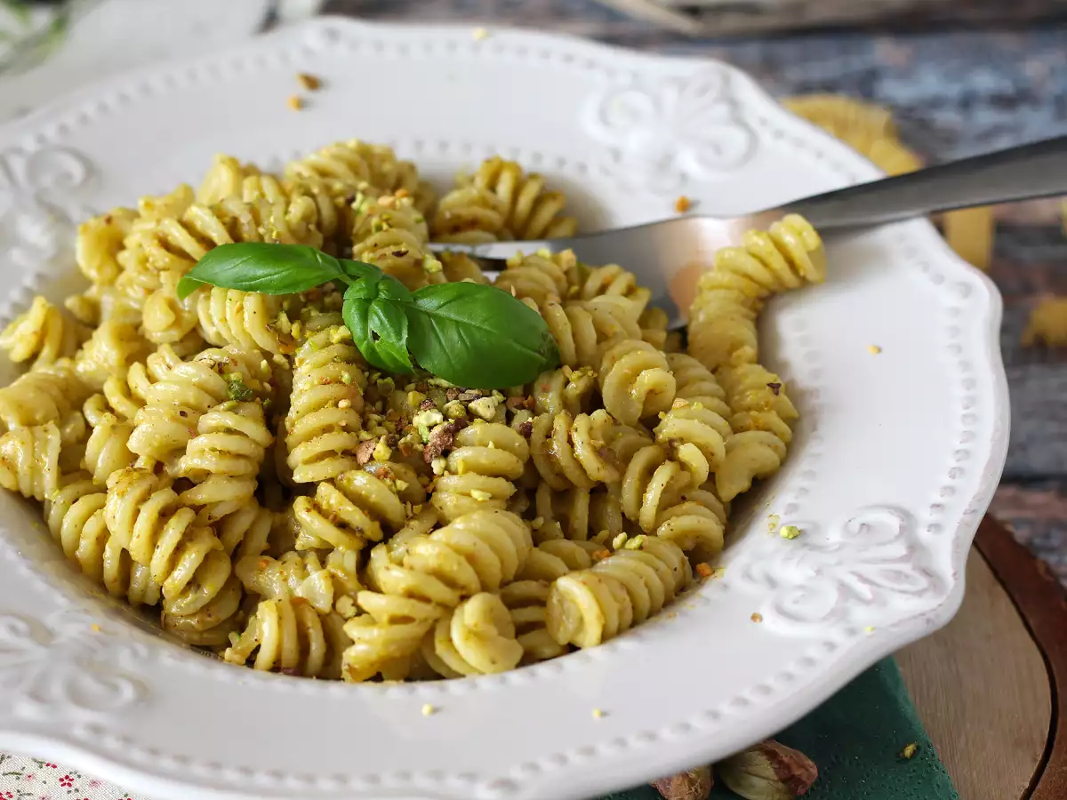 Pasta dengan Pistachio Pesto, resep yang lezat dan mudah - foto 2