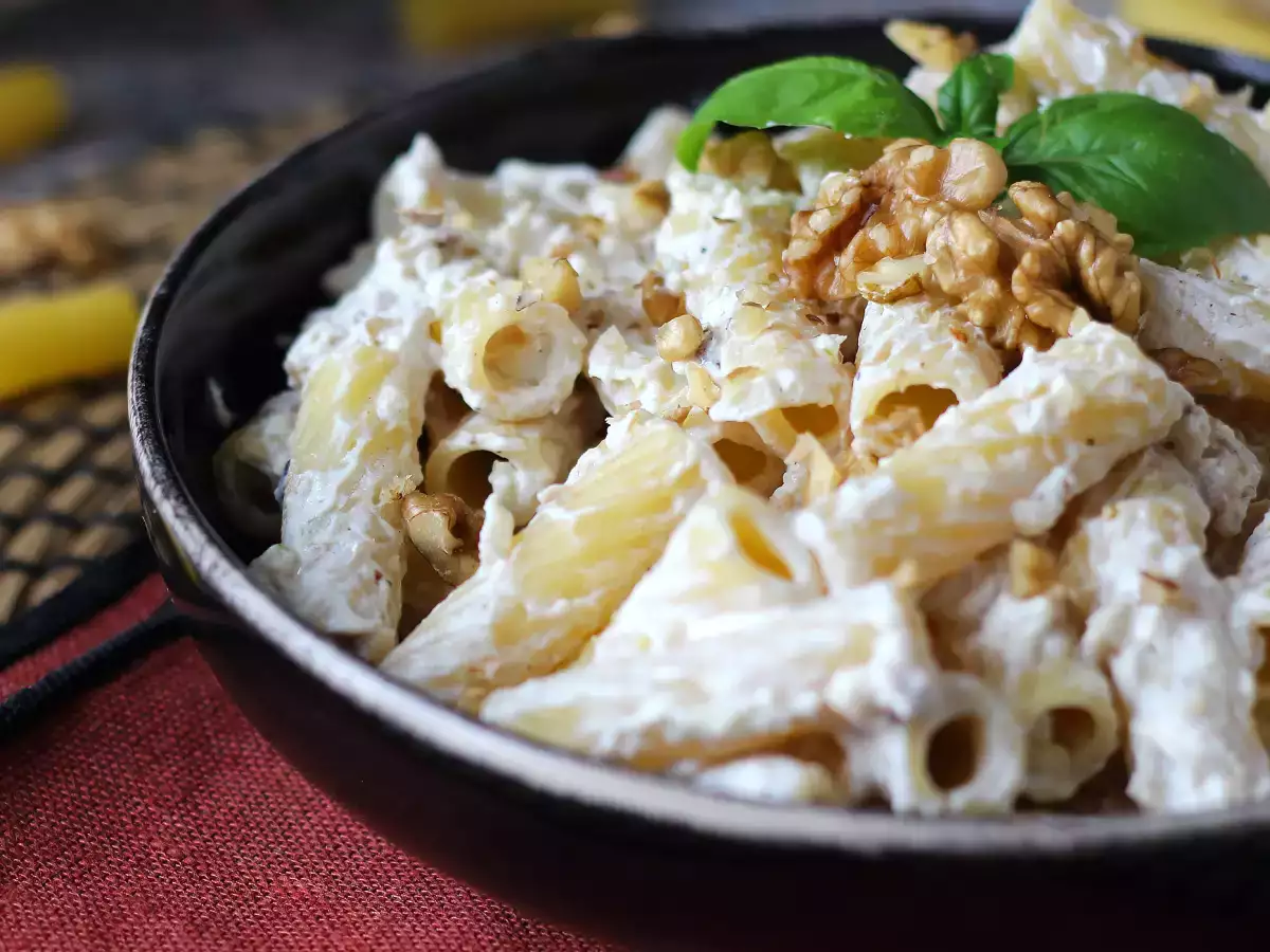 Pasta dengan ricotta dan kenari: lembut dan renyah - foto 3