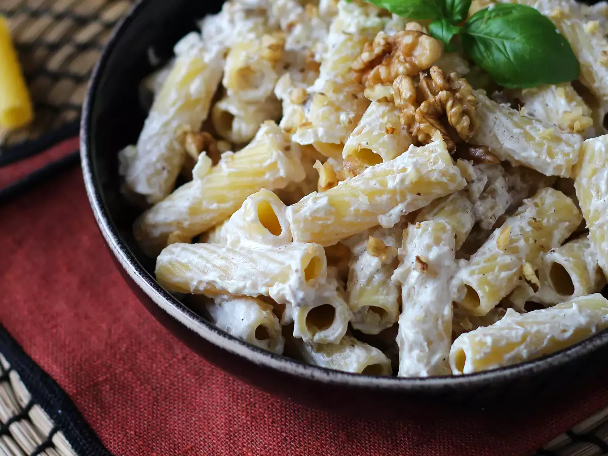 Pasta dengan ricotta dan kenari: lembut dan renyah - foto 4