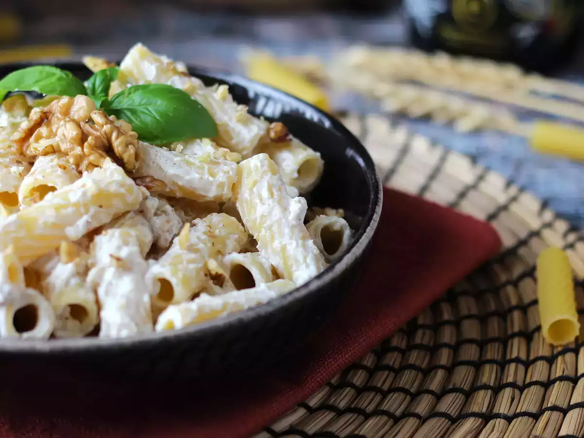 Pasta dengan ricotta dan kenari: lembut dan renyah - foto 5