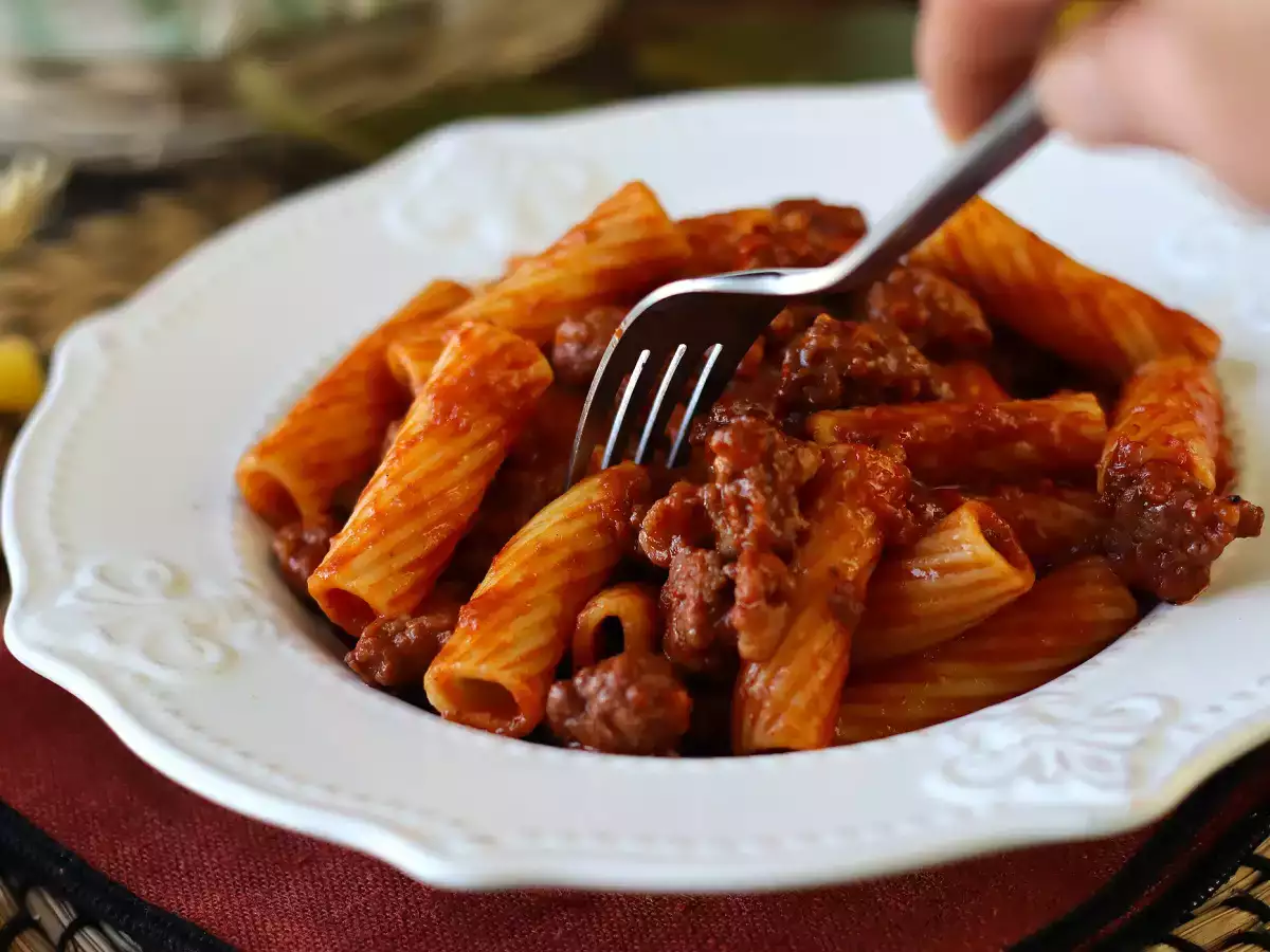 Pasta dengan saus sosis: hidangan sederhana dengan rasa yang kuat - foto 3
