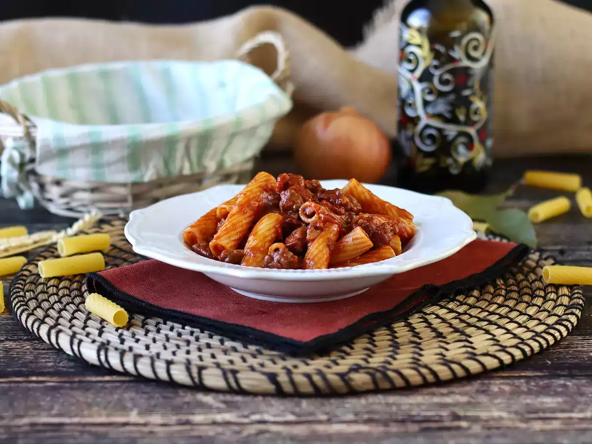 Pasta dengan saus sosis: hidangan sederhana dengan rasa yang kuat - foto 7