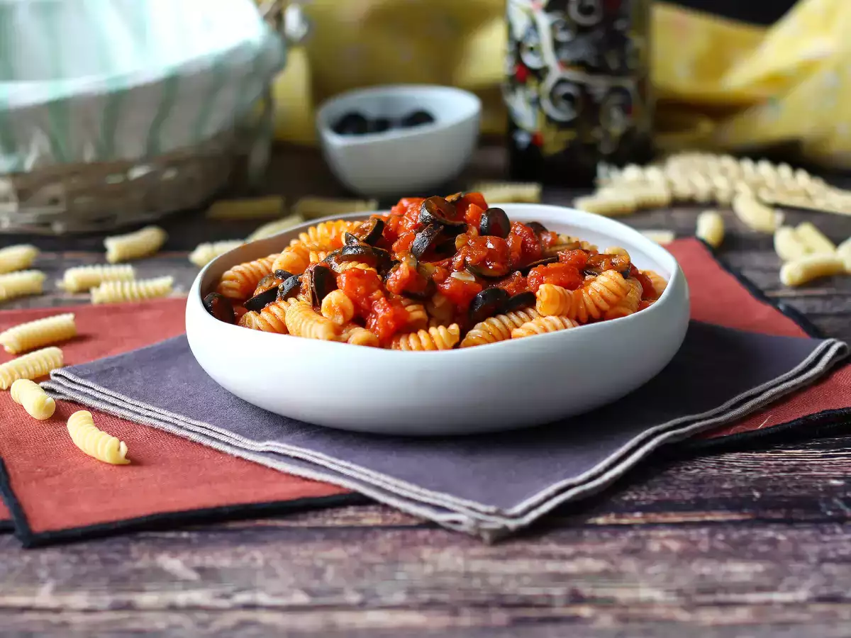 Pasta dengan saus zaitun: murah, lezat, dan mudah dibuat! - foto 2