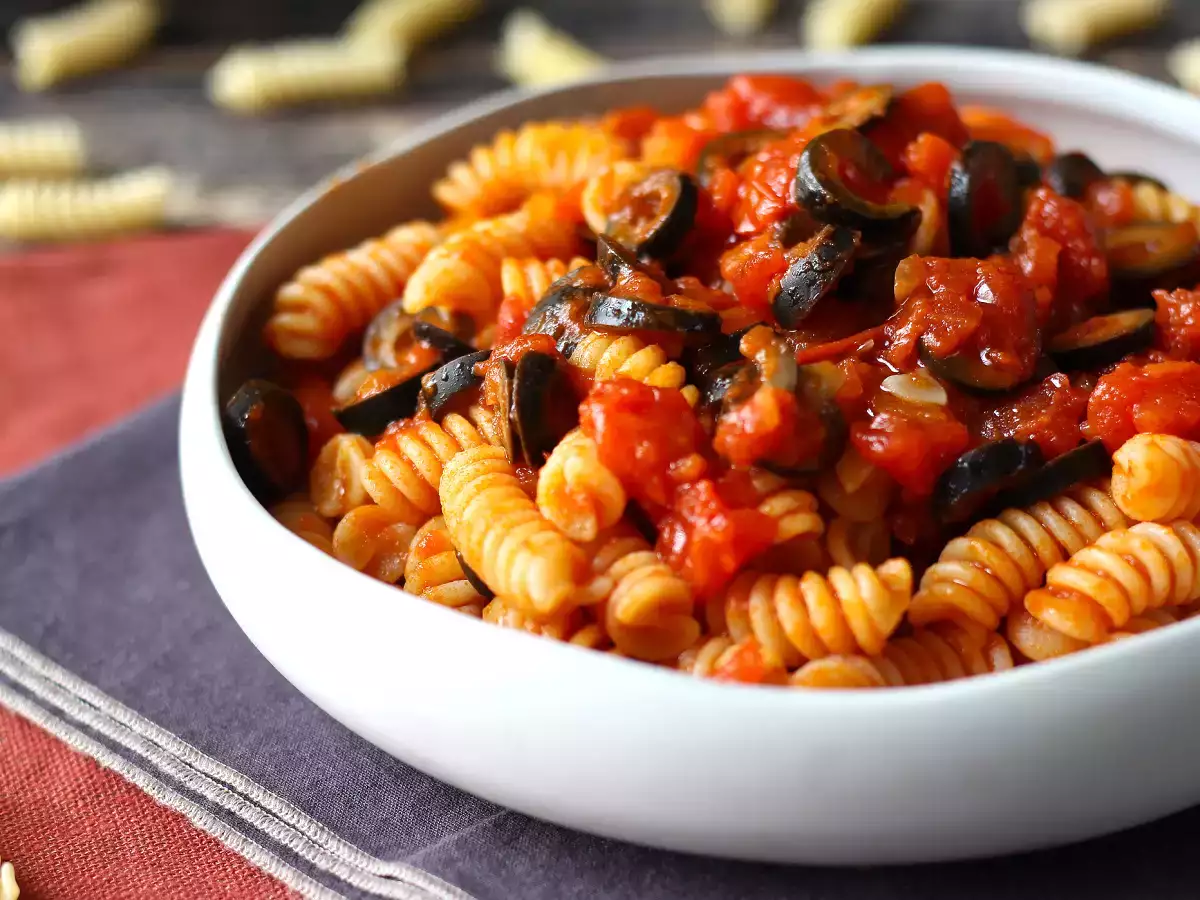 Pasta dengan saus zaitun: murah, lezat, dan mudah disiapkan! - foto 4