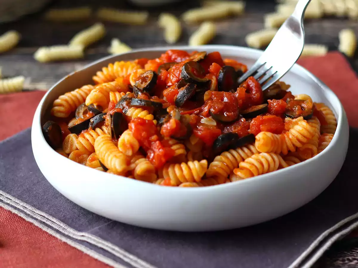 Pasta dengan saus zaitun: murah, lezat, dan mudah disiapkan! - foto 5