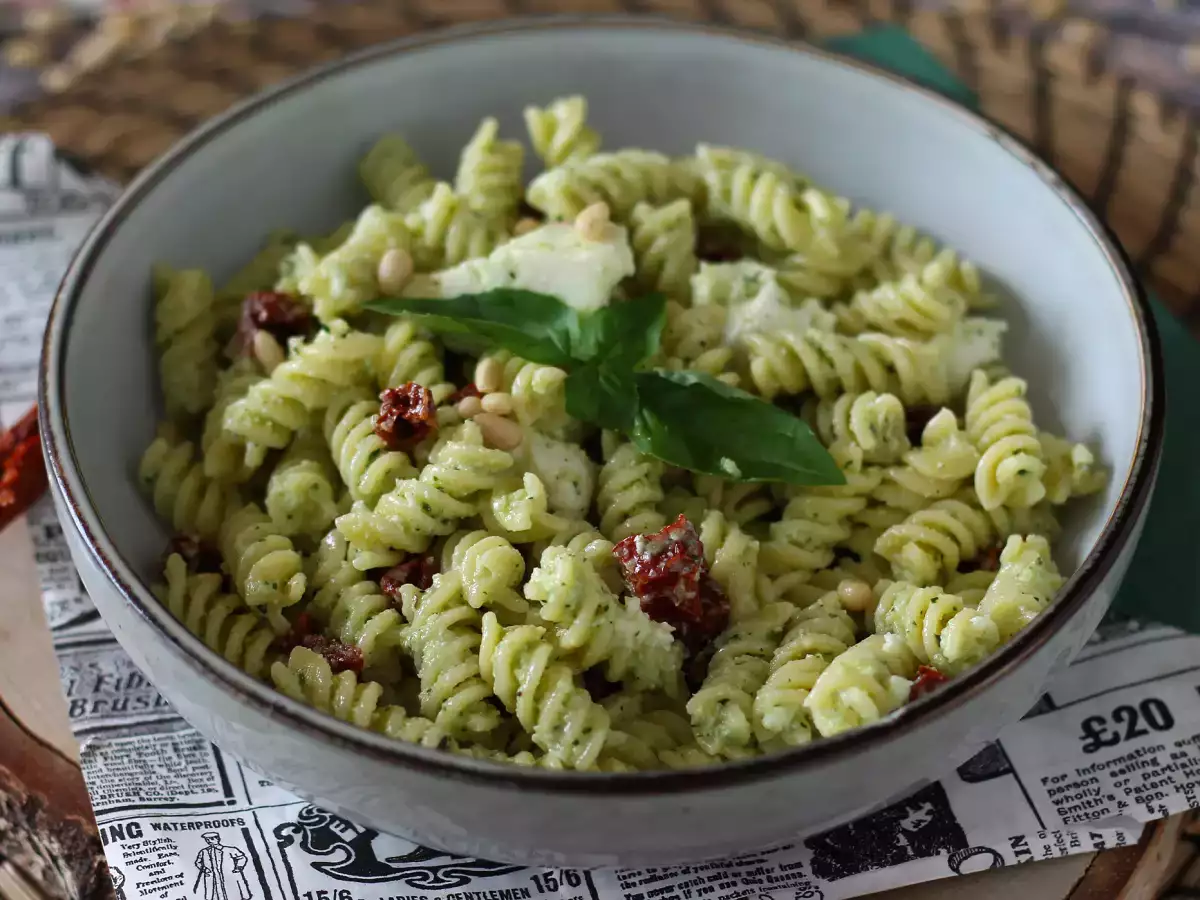 Pasta Dingin dengan Pesto Zukini, Mozzarella Susu Kerbau, dan Tomat Kering - foto 5