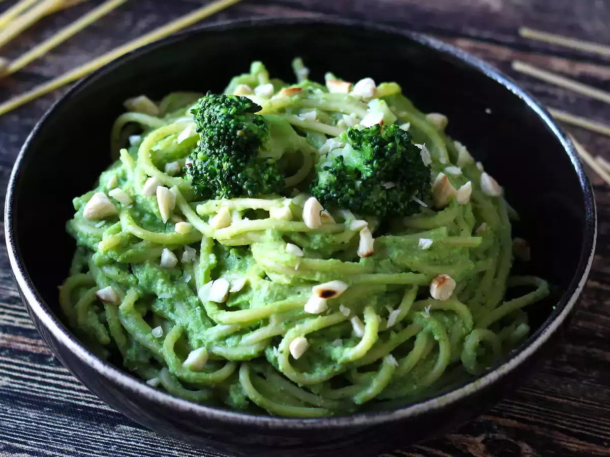 Pasta krim dengan brokoli dan almond: hidangan yang mudah disiapkan dan lezat - foto 4