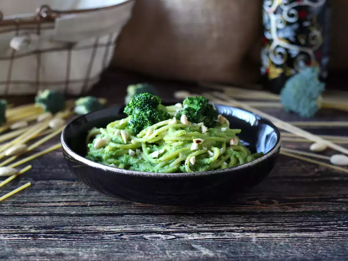 Pasta krim dengan brokoli dan almond: hidangan yang mudah disiapkan dan lezat - foto 5