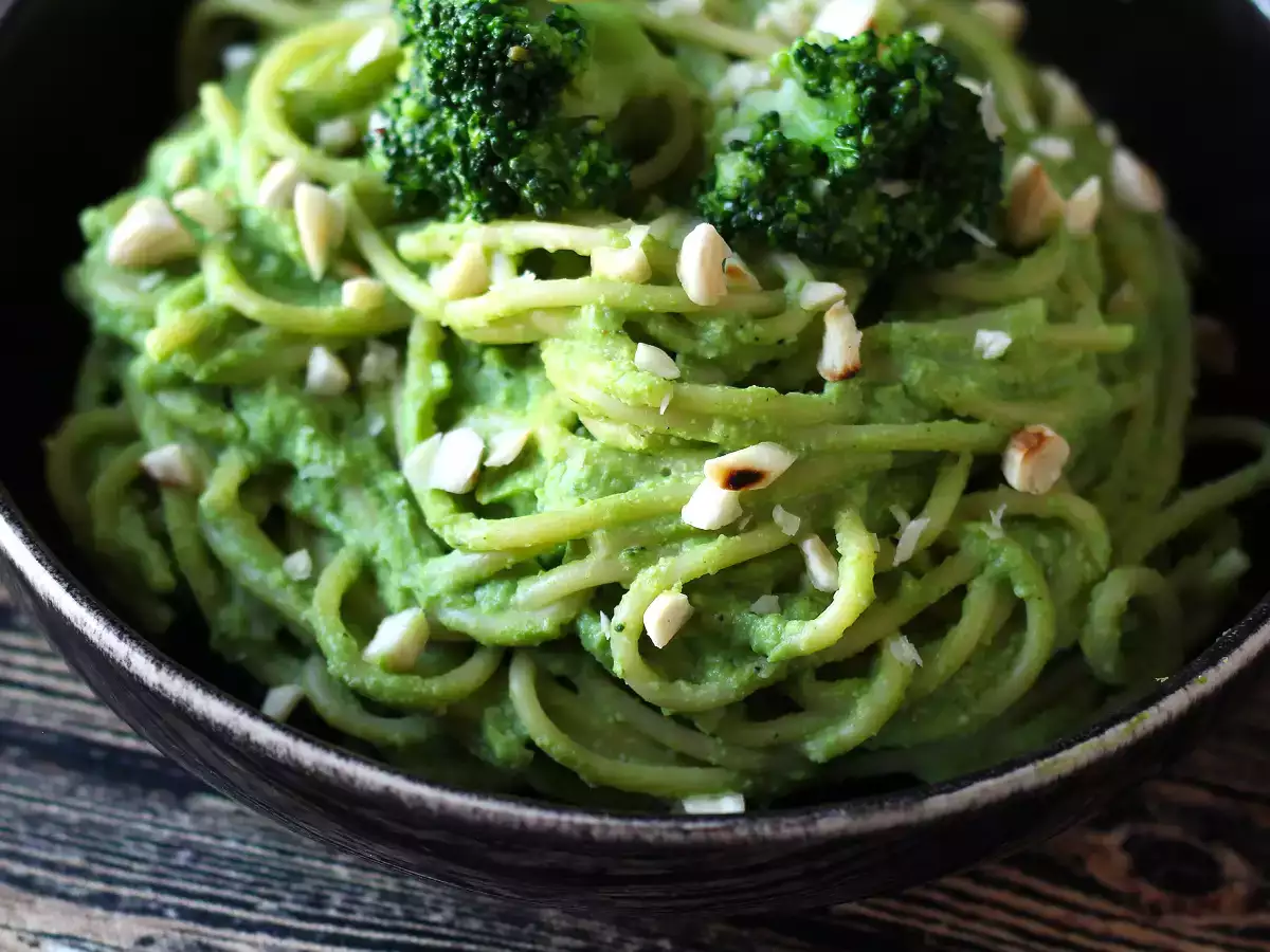 Pasta krim dengan brokoli dan almond: hidangan yang mudah disiapkan dan lezat - foto 6