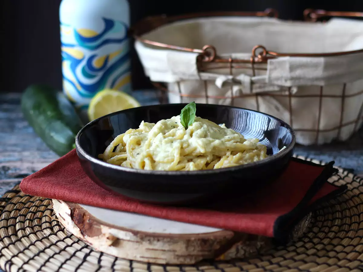 Pasta krim dengan cukini dan yoghurt Yunani - foto 2