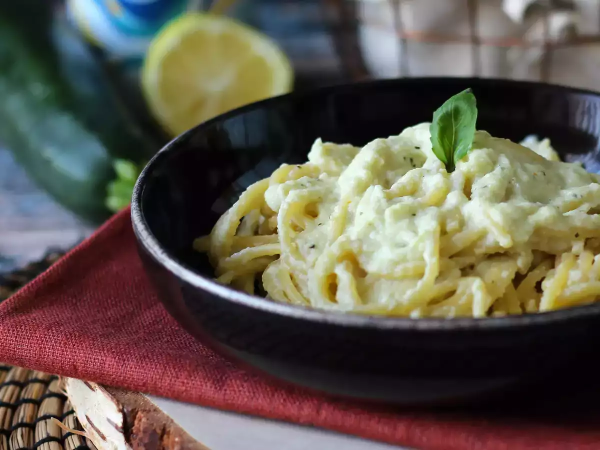 Pasta krim dengan cukini dan yoghurt Yunani - foto 3
