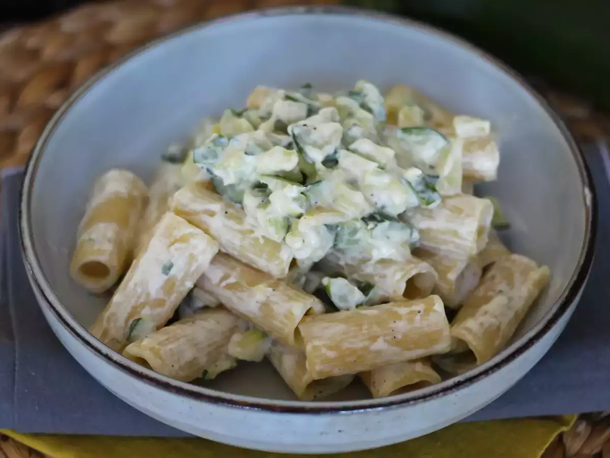 Pasta krim dengan cukini, resep yang enak dan sangat cepat - foto 4