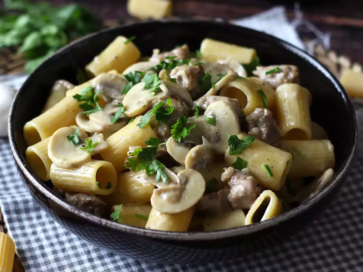 Pasta krim dengan jamur dan sosis - foto 3