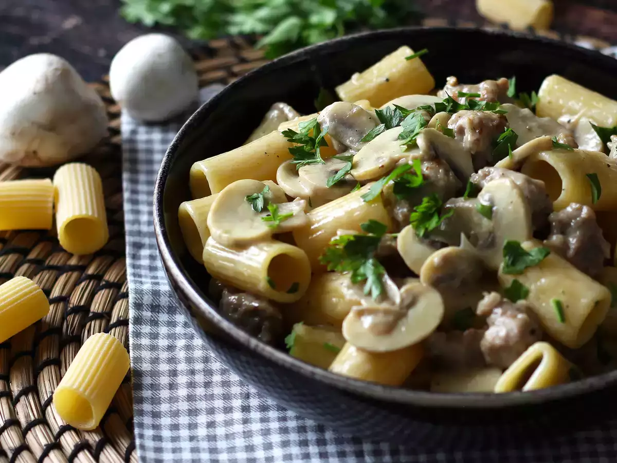 Pasta krim dengan jamur dan sosis - foto 4