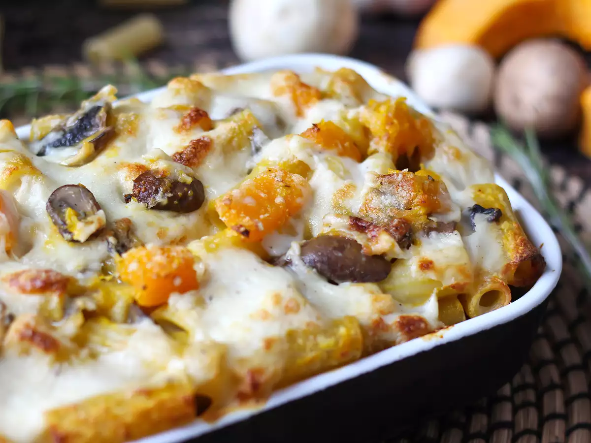 Pasta panggang dengan labu, jamur, dan saus bechamel - foto 3