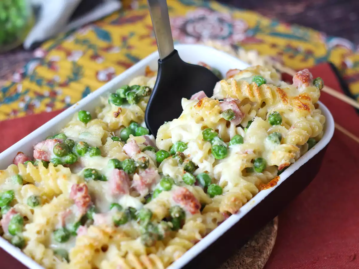 Pasta Panggang Krim dengan Kacang Polong dan Ham - foto 8