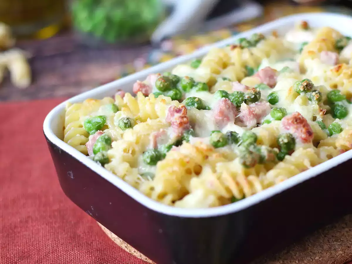 Pasta Panggang Krim dengan Kacang Polong dan Ham - foto 9