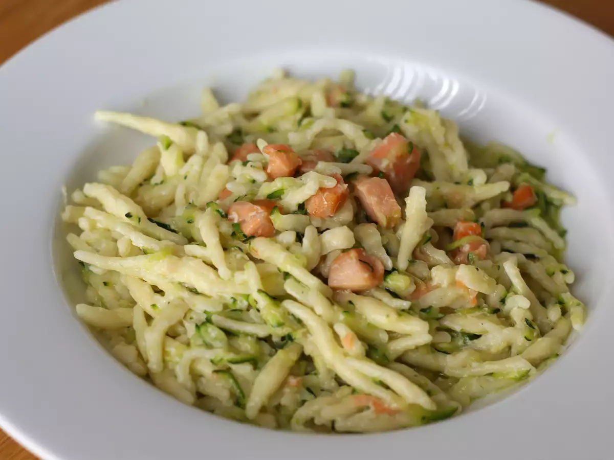Pasta Salmon dan Zucchini: Hidangan Ringan dan Lezat untuk Segala Acara - foto 2