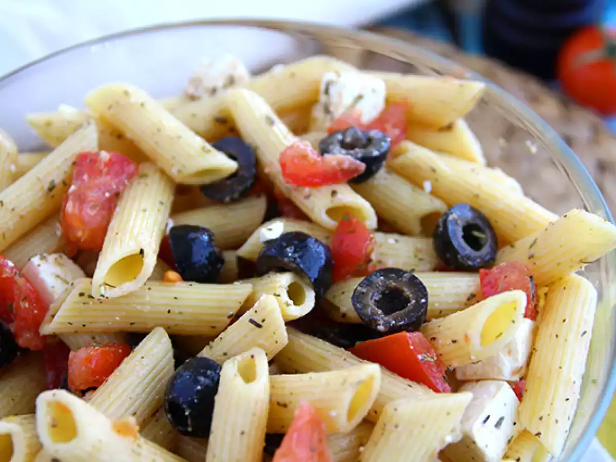 Pasta, tomat, feta, dan salad zaitun - foto 2