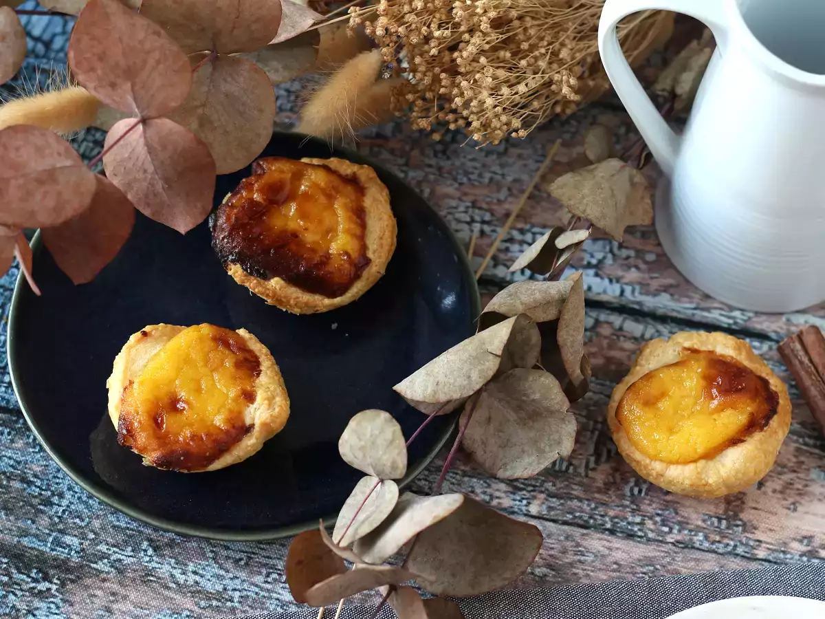 Pastéis de nata dalam penggorengan udara. Resep cepat dan mudah untuk kudapan manis tradisional Portugis. - foto 6