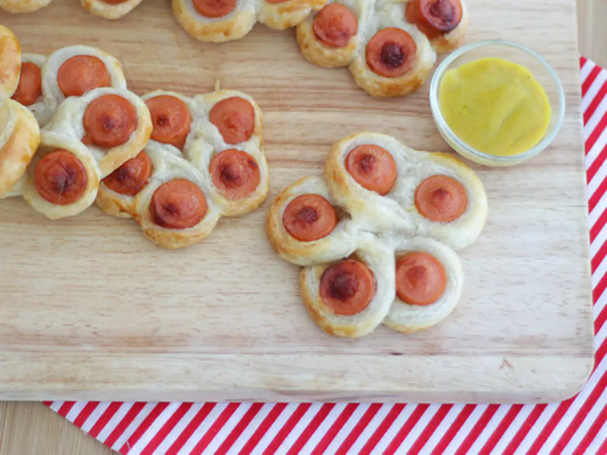 Pastry Puff Berbentuk Bunga dengan Sosis Knacki - foto 2