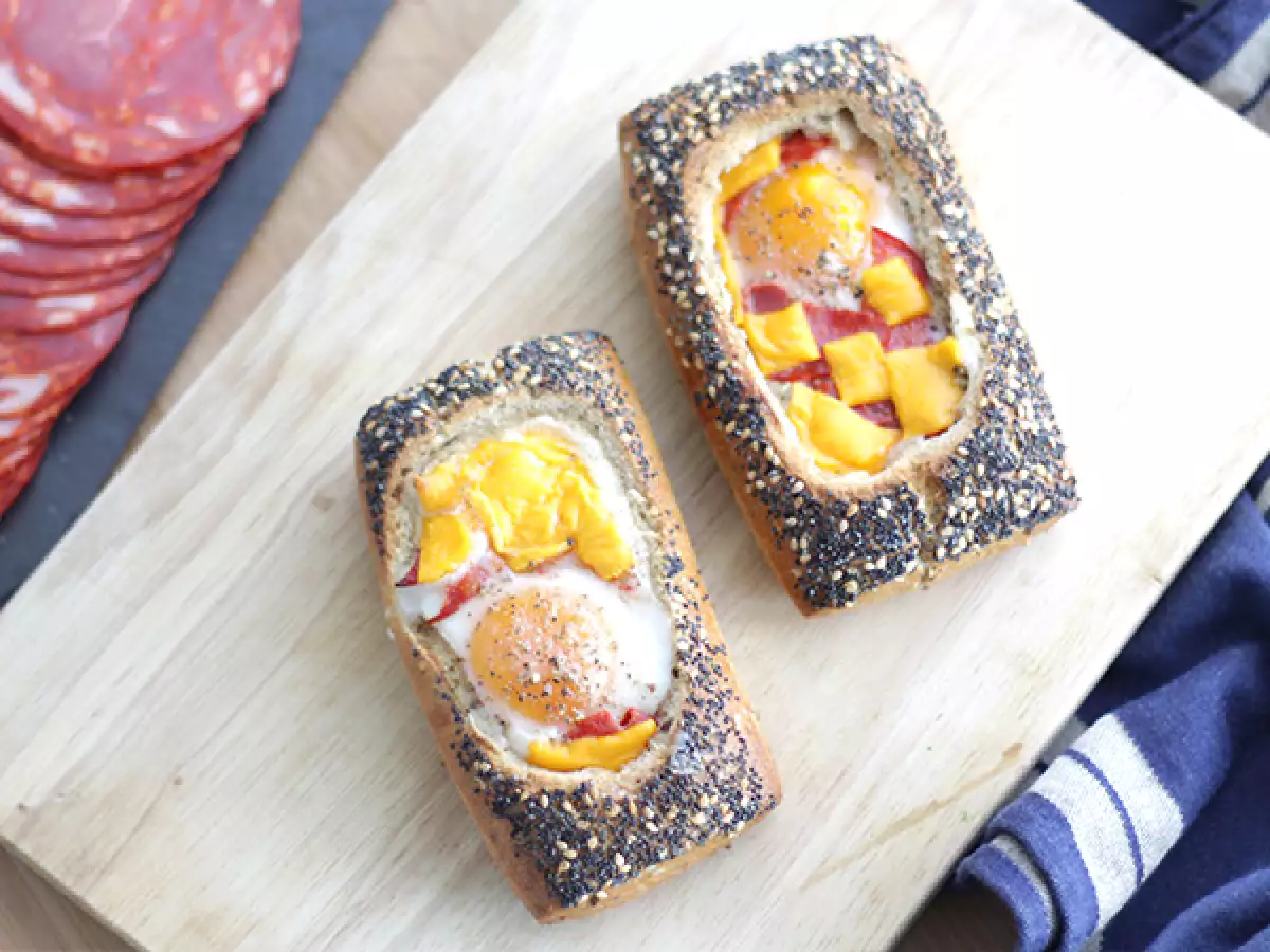 Perahu telur dengan chorizo dan keju - foto 2