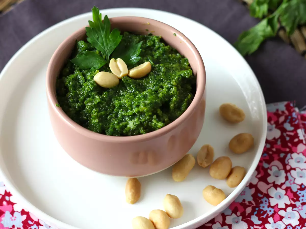 Pesto peterseli dan kacang tanah, sebuah ledakan rasa - foto 2